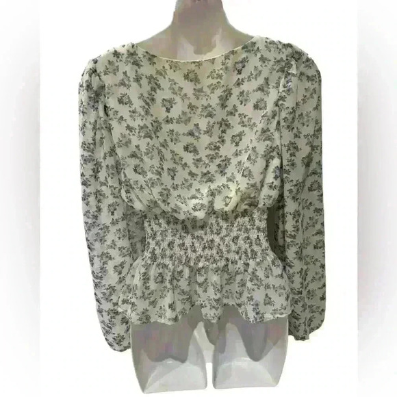 London Rose Chic Floral Smocked Blouse - Size Medium - Picture 2 of 3